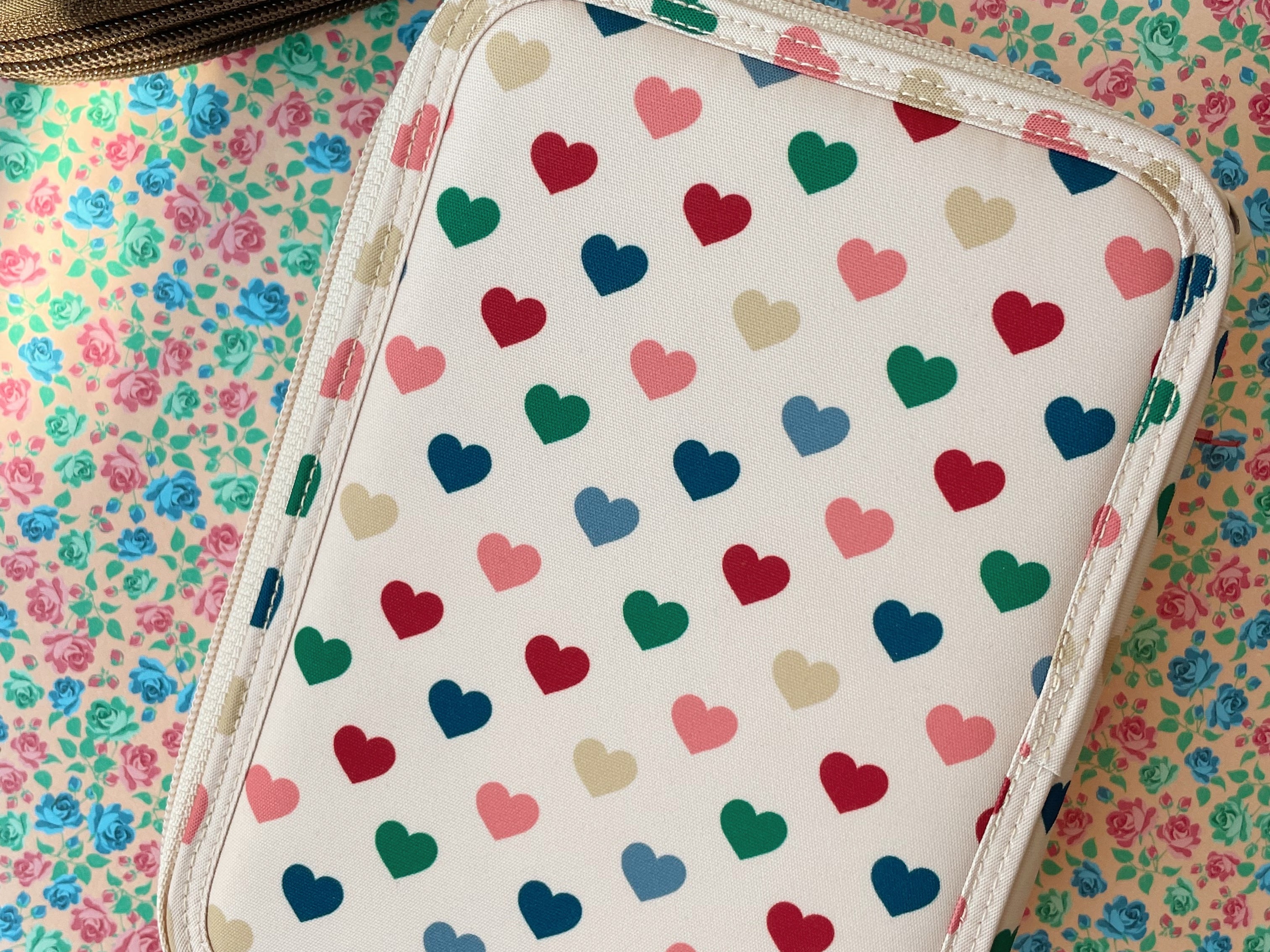 Konges Sløjd A/S PENCIL CASE coeur colorè frappe