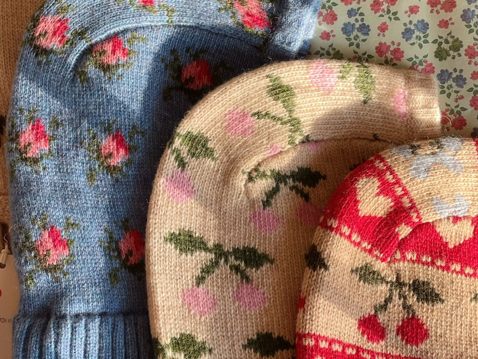 Konges Sløjd A/S BALACLAVAS cherry