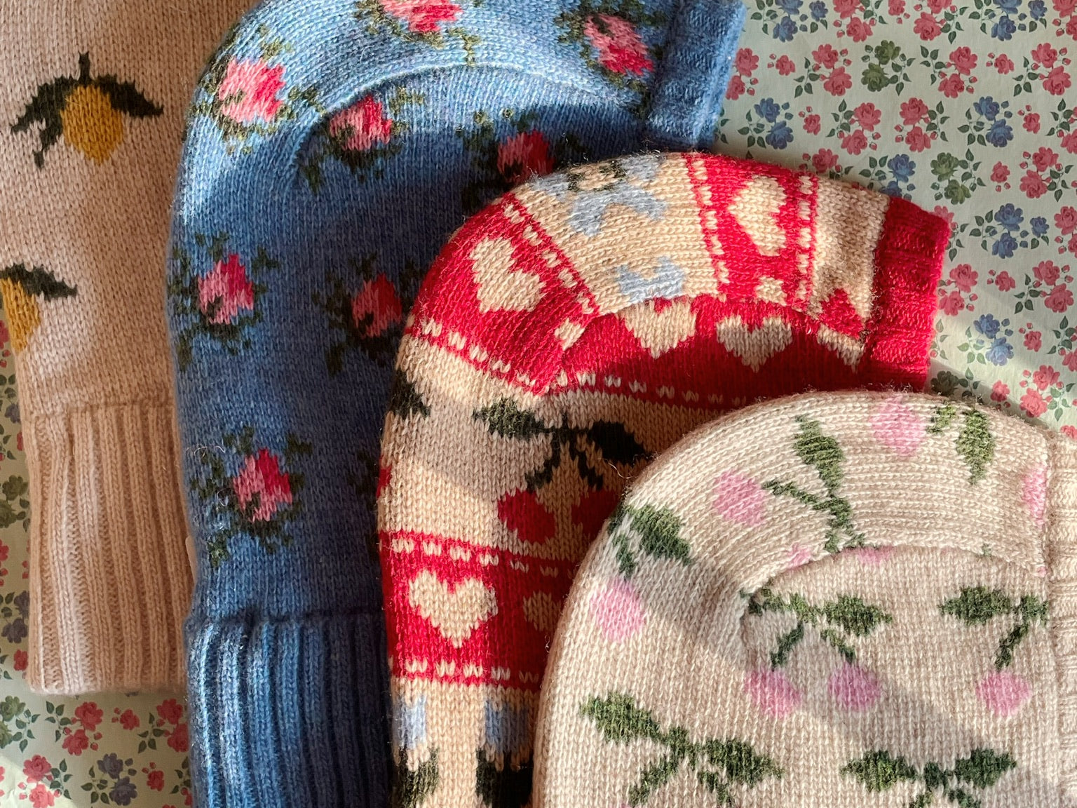 Konges Sløjd A/S BALACLAVAS cherry