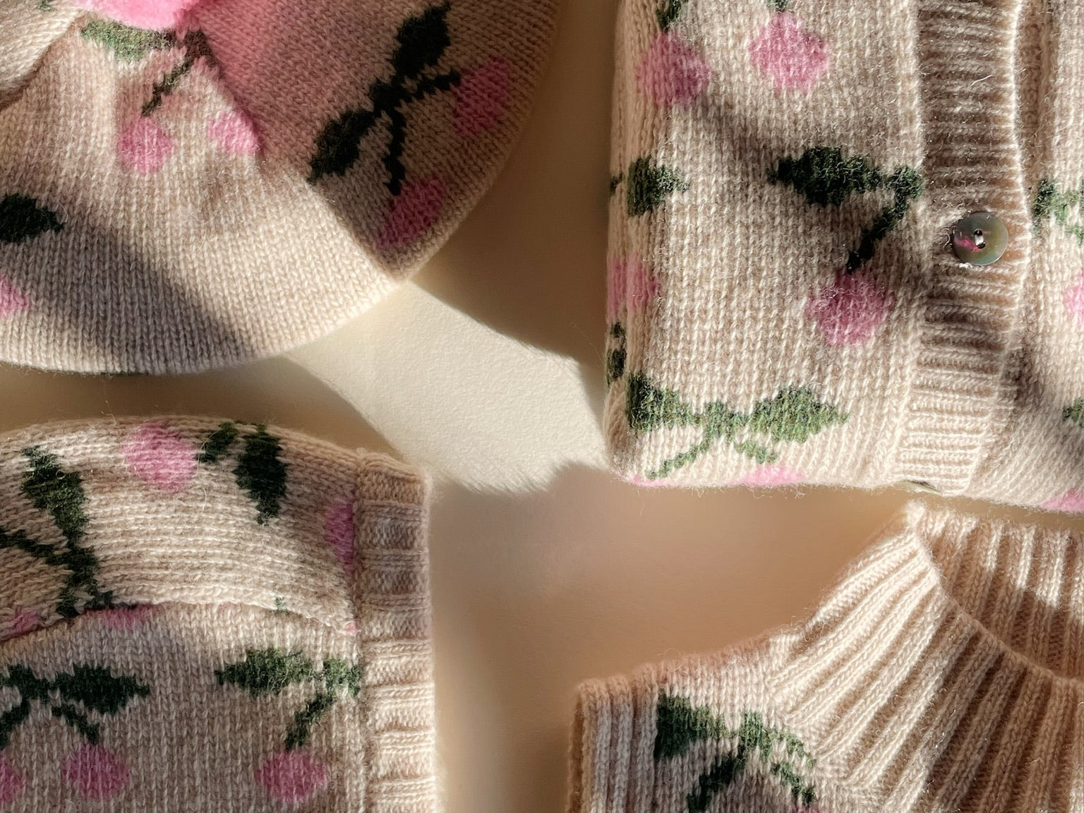 Konges Sløjd A/S BALACLAVAS cherry