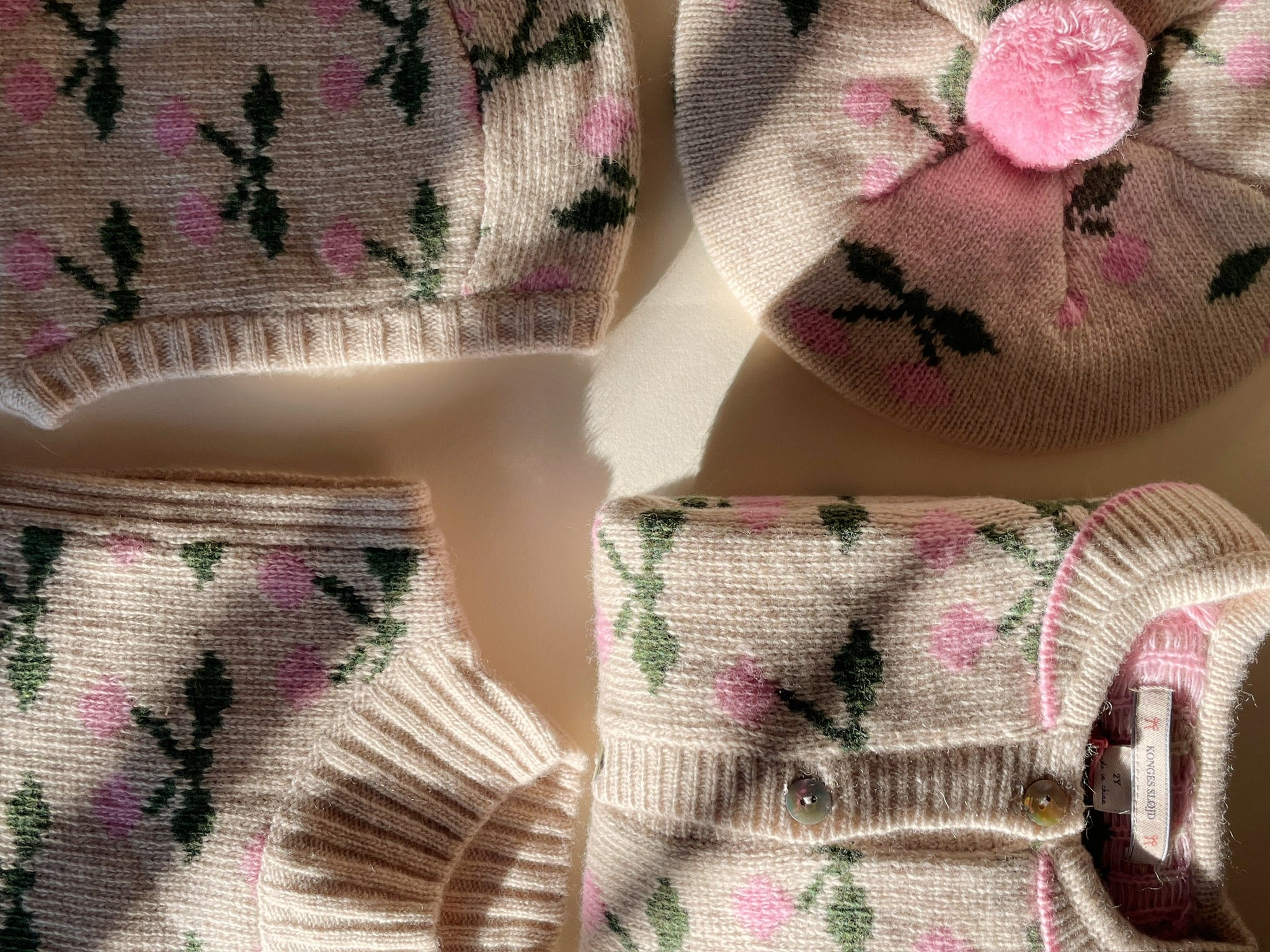 Konges Sløjd A/S BALACLAVAS cherry