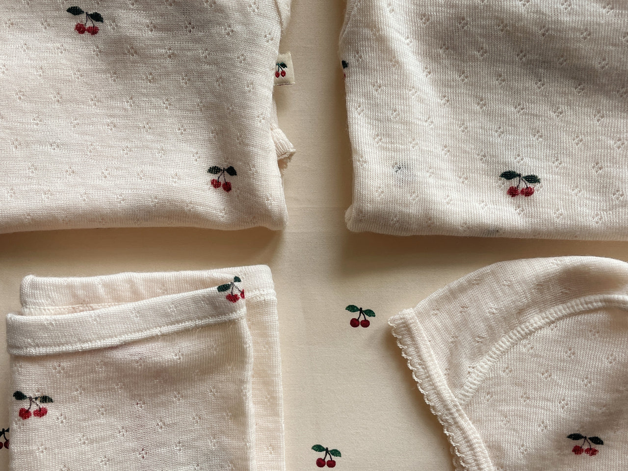 Konges Sløjd A/S BALACLAVAS cherry