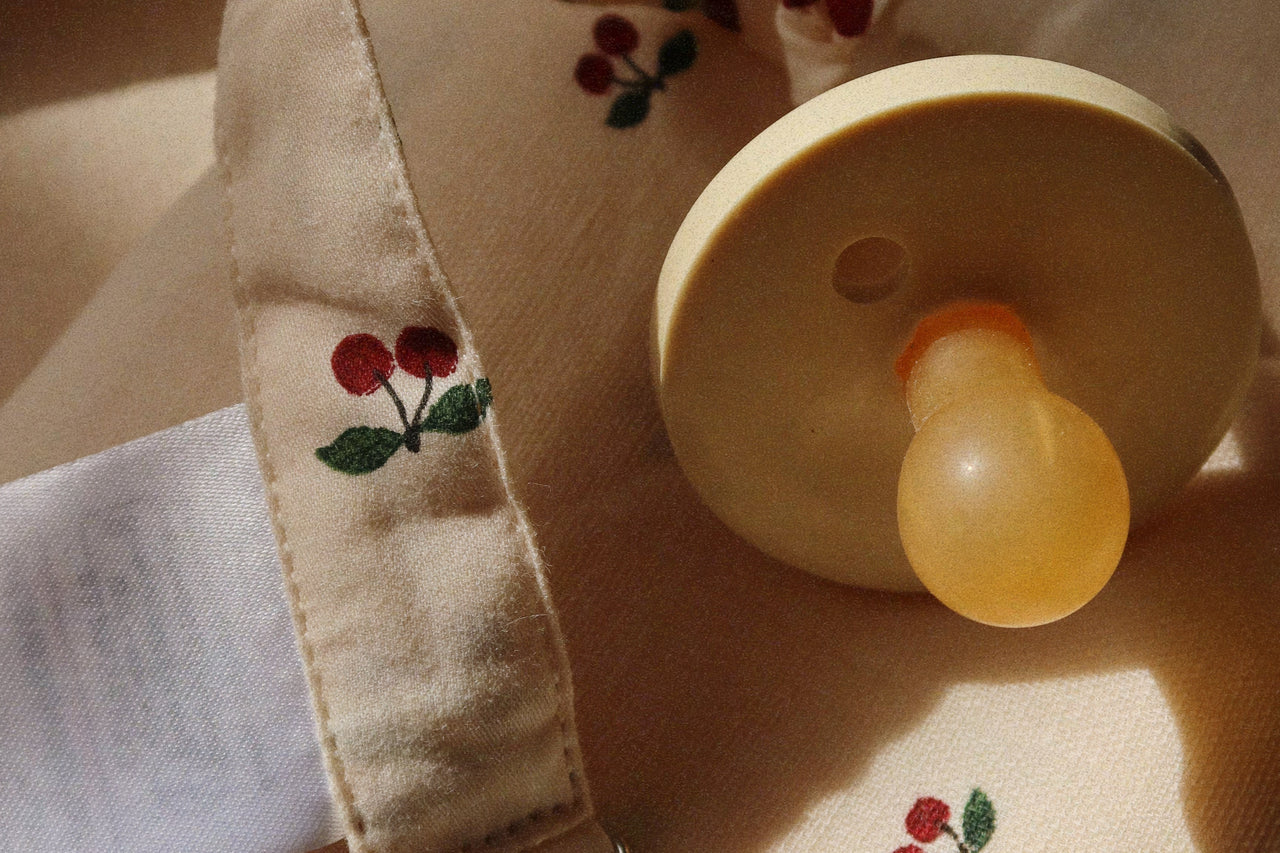 Konges Sløjd A/S PACIFIERS cherry