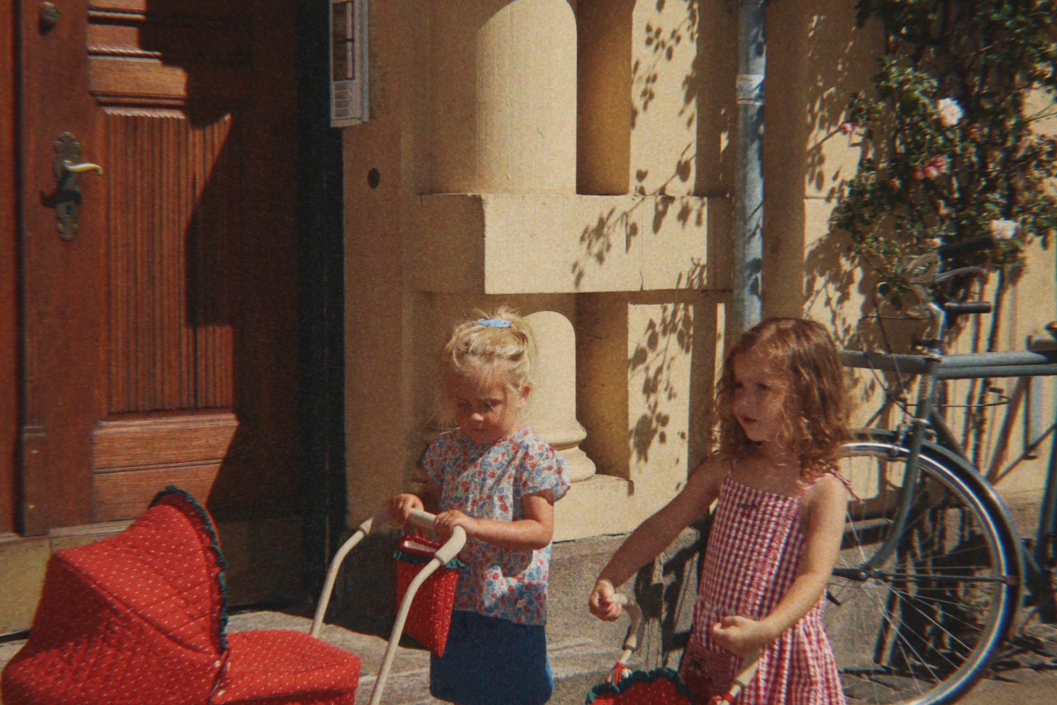 Konges Sløjd A/S DOLL ESSENTIALS fraise dot