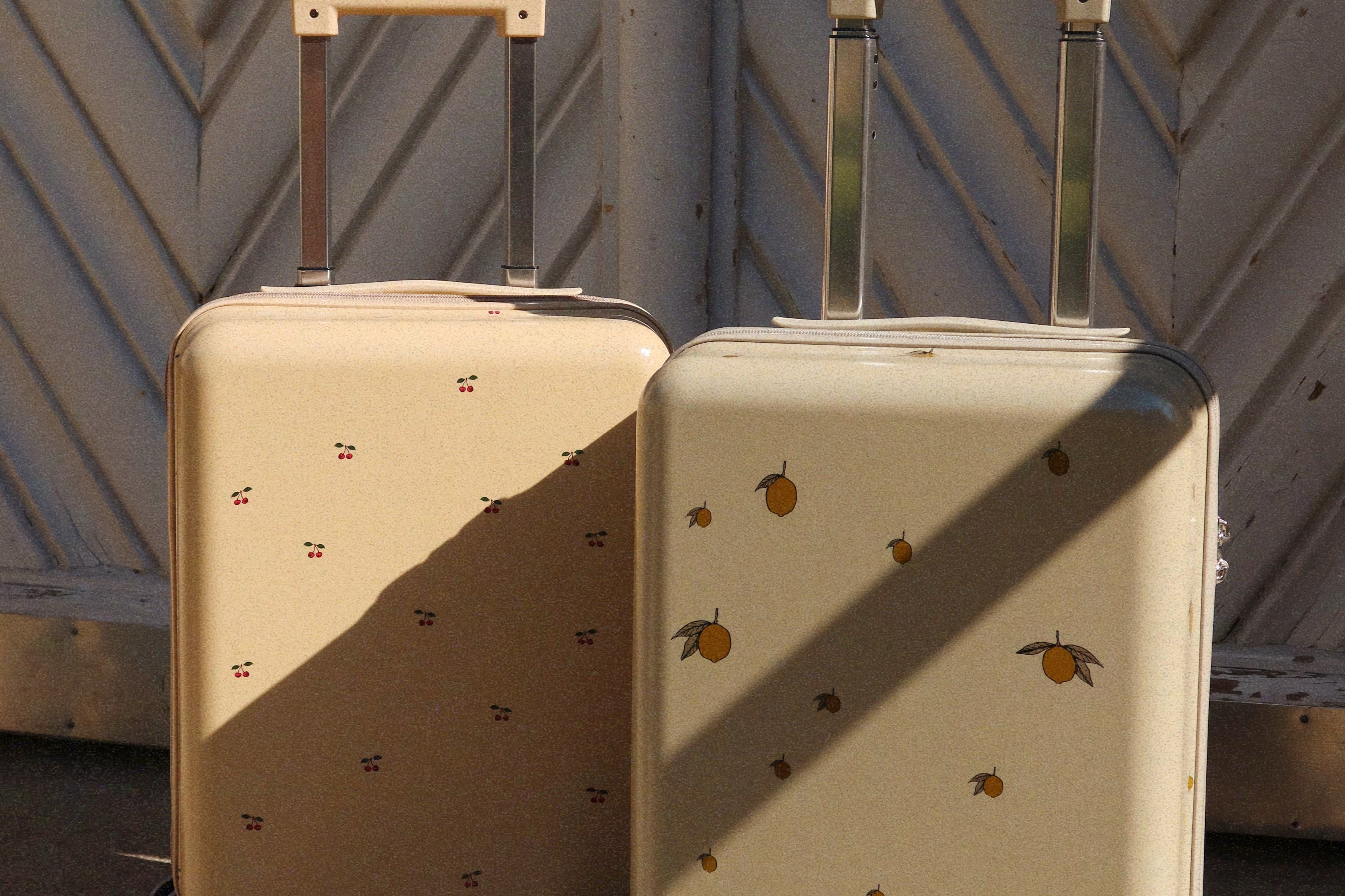 Konges Sløjd A/S TRAVEL SUITCASE cherry